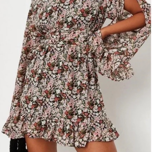 Missguided Highneck Floral Pleated Waist Dress Size 14 Black NWT - Picture 3 of 10